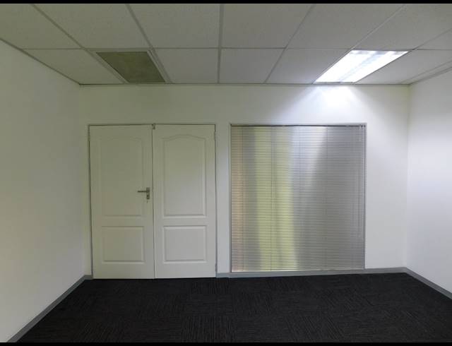 255M² OFFICE TO LET IN HYDE PARK